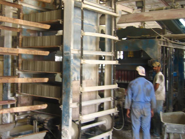 卡塔爾磚(zhuan)機自動線客(ke)戶