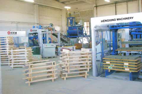 愛沙尼亞混凝(ning)土磚機客戶現(xiàn)場