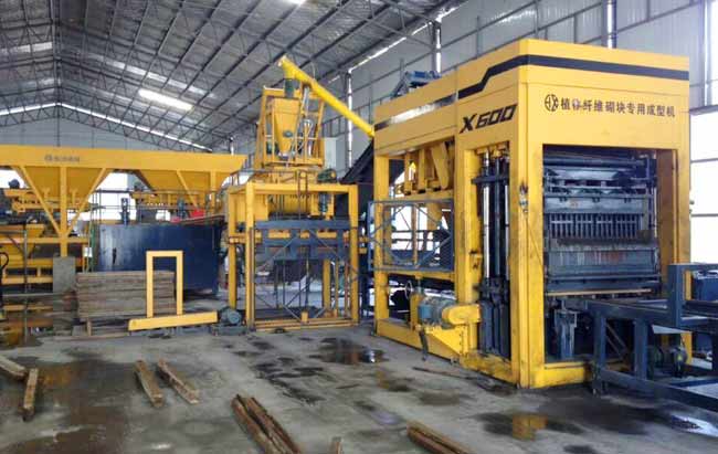 混(hùn)凝土砌(qi)塊磚機(jī)變頻器(qi)調頻振(zhen)動的優(you)點