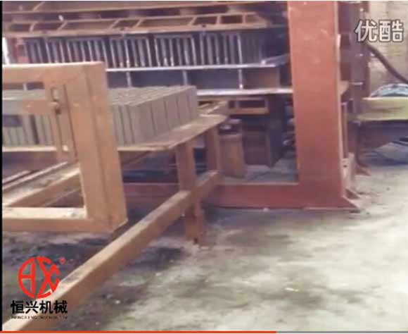 六孔(kǒng)磚機 恒興(xìng)多孔磚液(ye)壓磚機