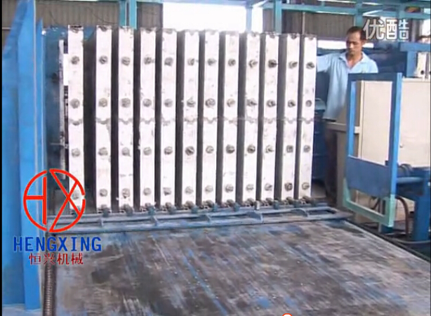 牆闆(pan)自動生産(chan)線 全自動(dong)輕質牆闆(pan)機視頻